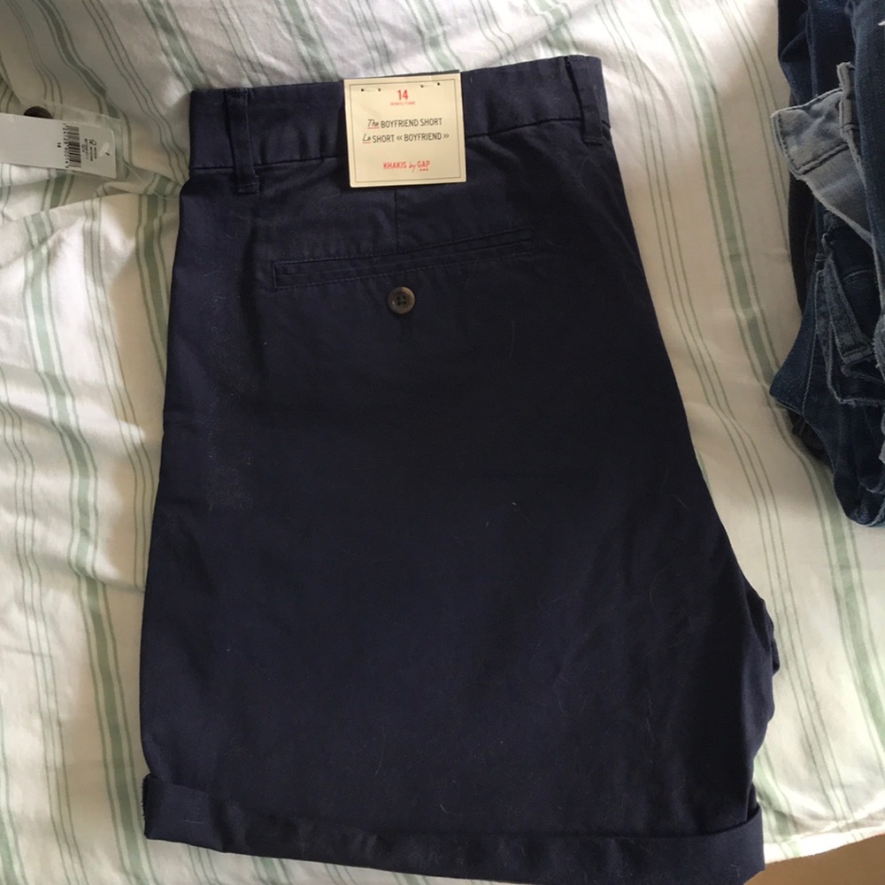 NWT Gap shorts. Navy size 14